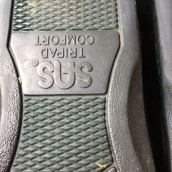 Shoes by SAS Tri pad soft step size 8 Tiny scratch shown - Picture 10 of 11